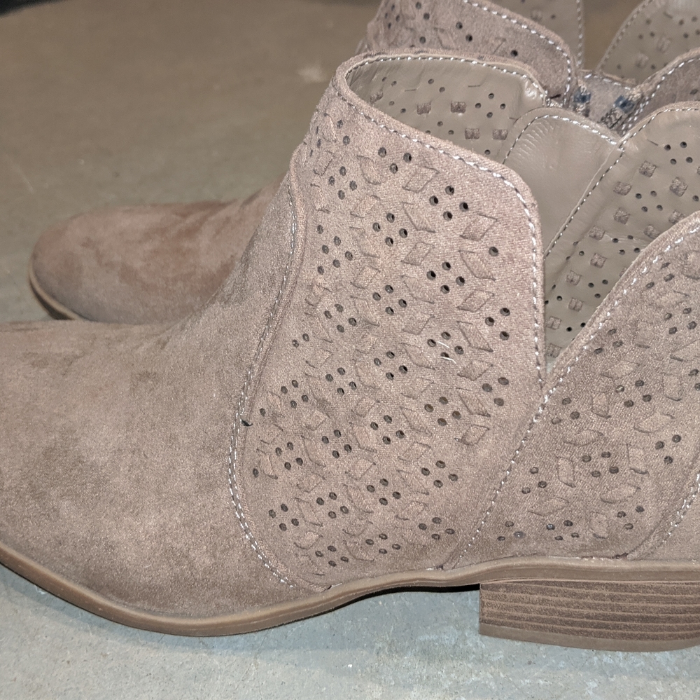 Xappeal Women's Sophia Bootie Taupe Size 7.5